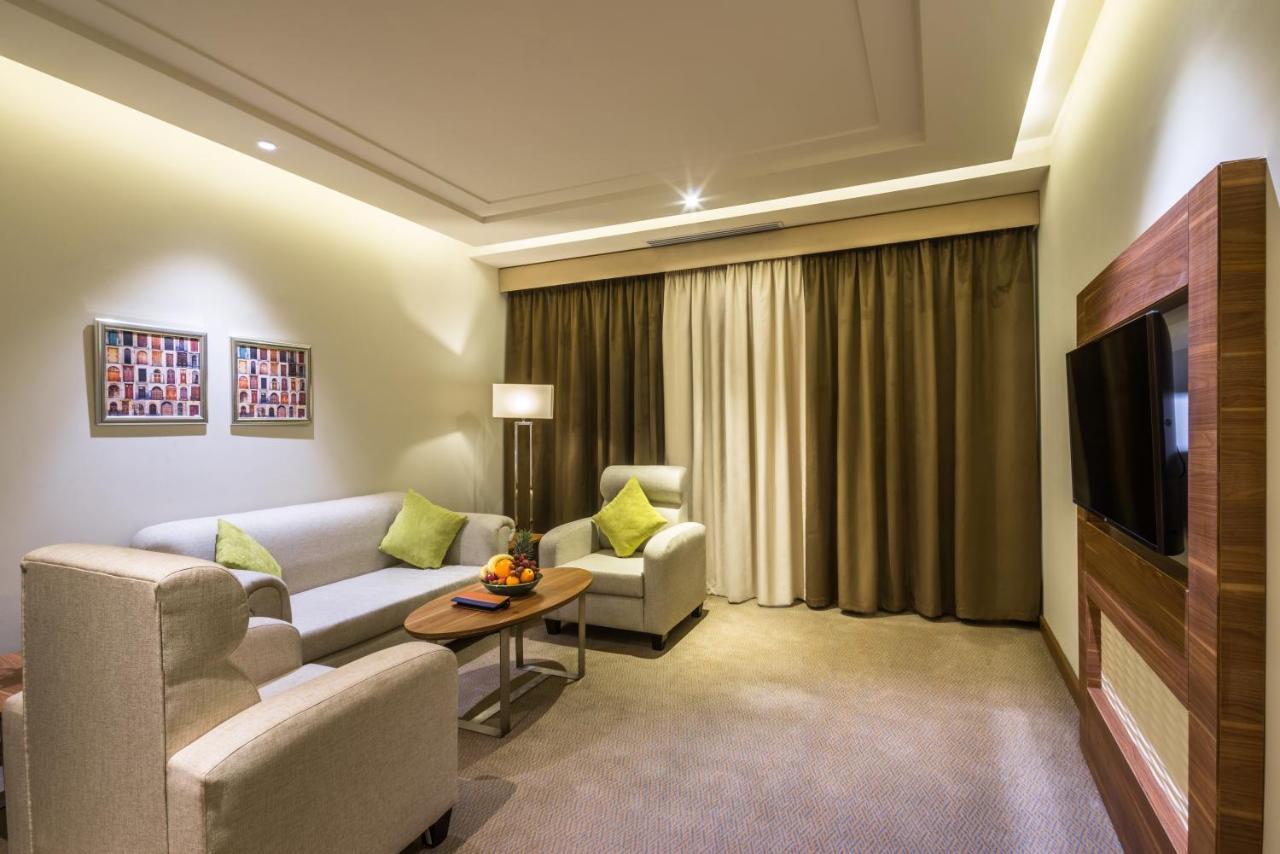Mena Hotel Табук Екстер'єр фото