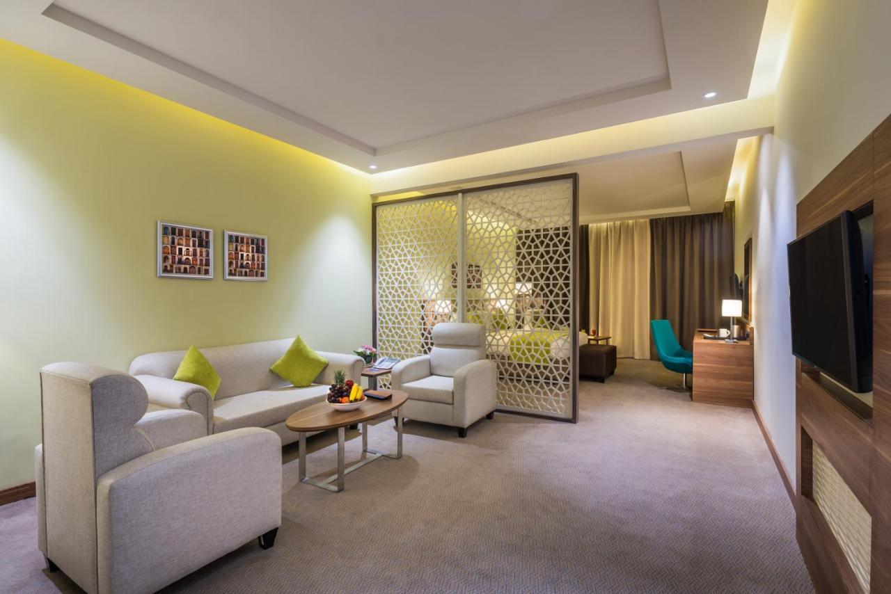 Mena Hotel Табук Екстер'єр фото